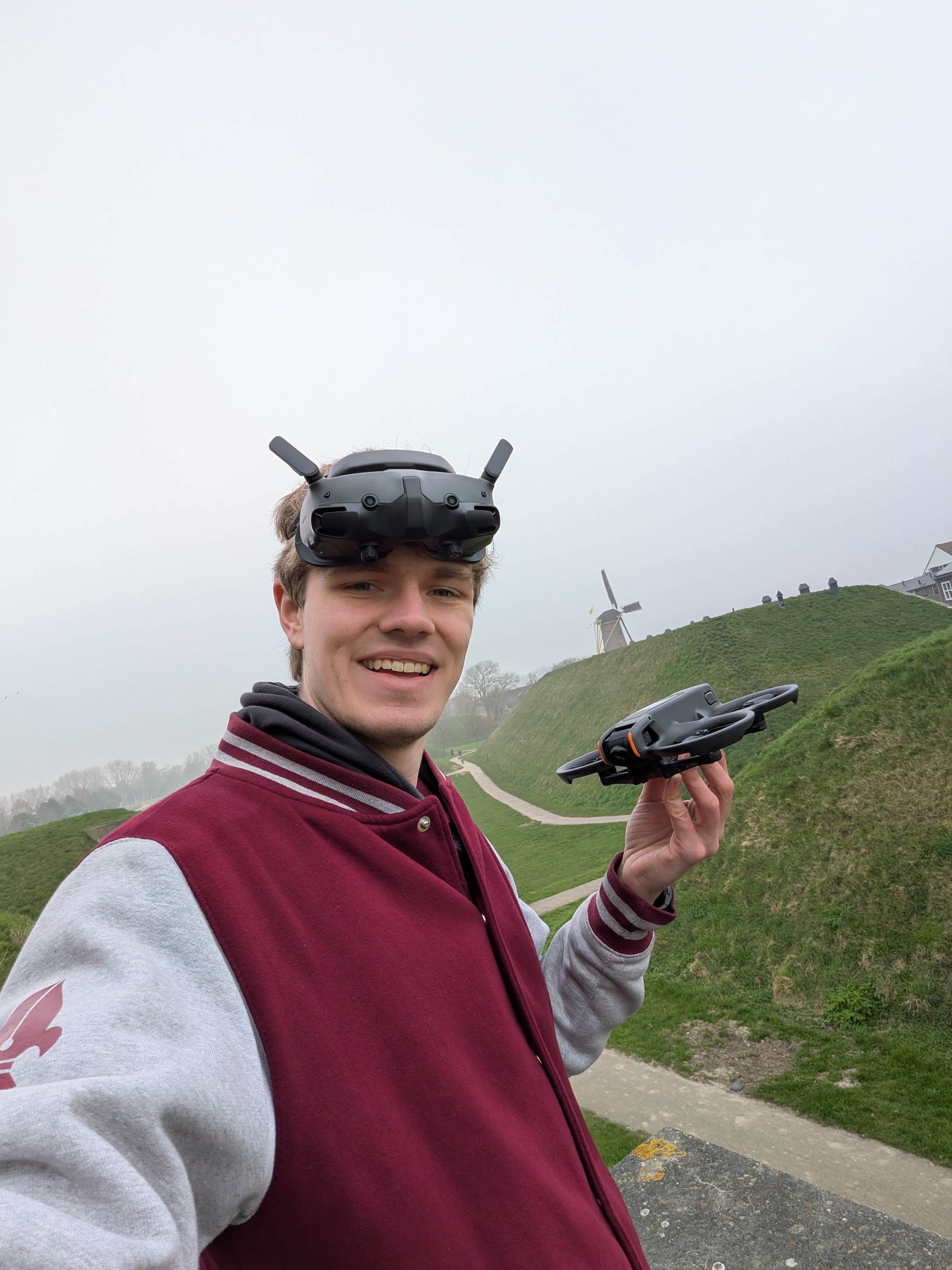 Ivan van Second Shot Media met drone in de hand